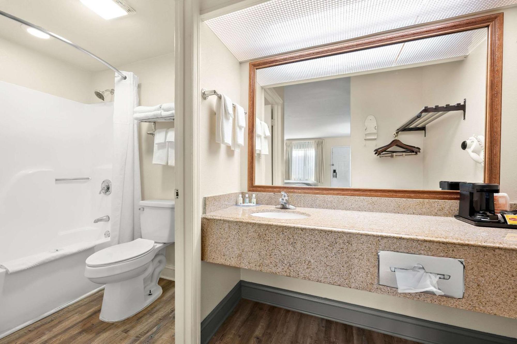 Quality Inn Pelham I-65 Exit 246 Zewnętrze zdjęcie